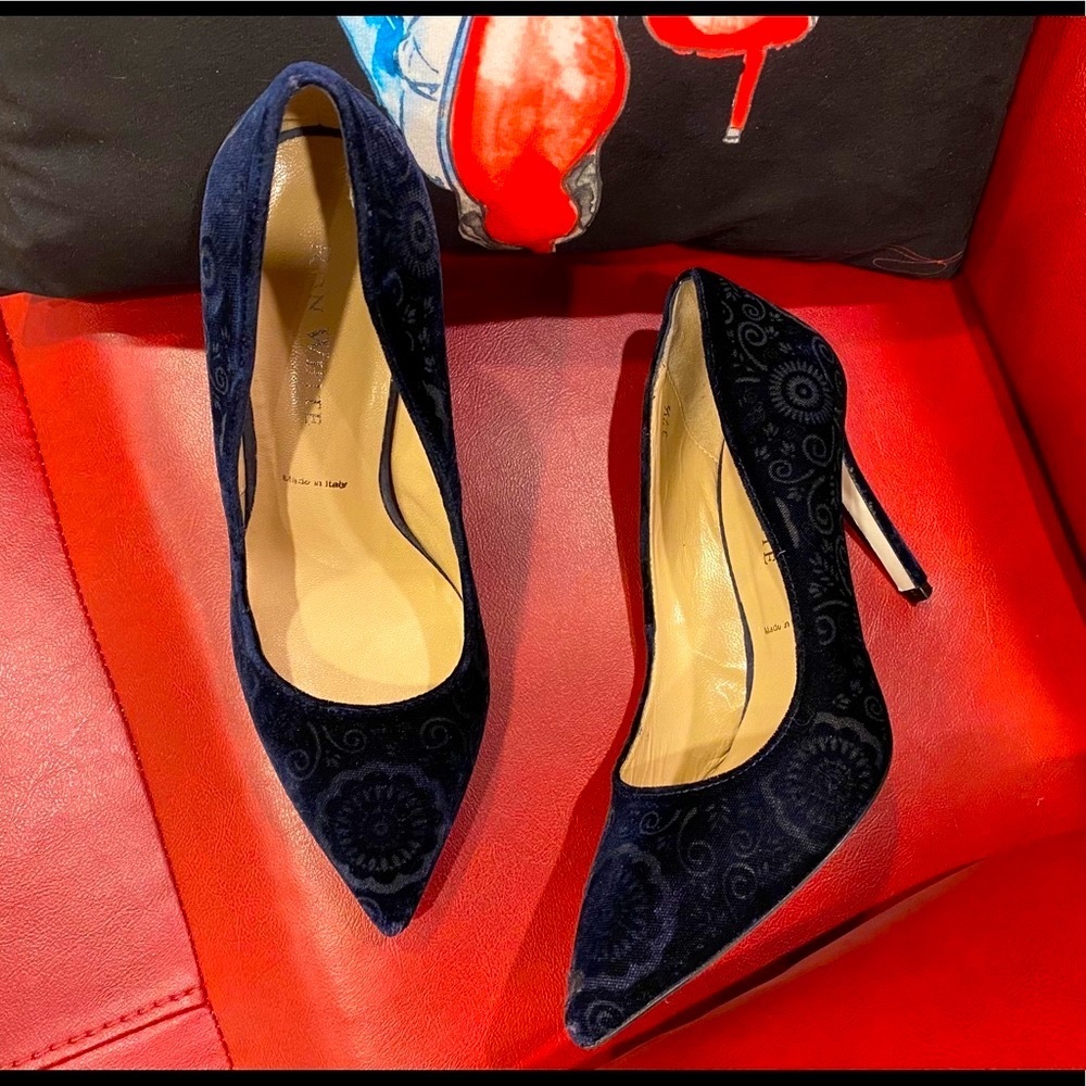 Shana Stiletto Pump in Luxurious Velvet. NWOT